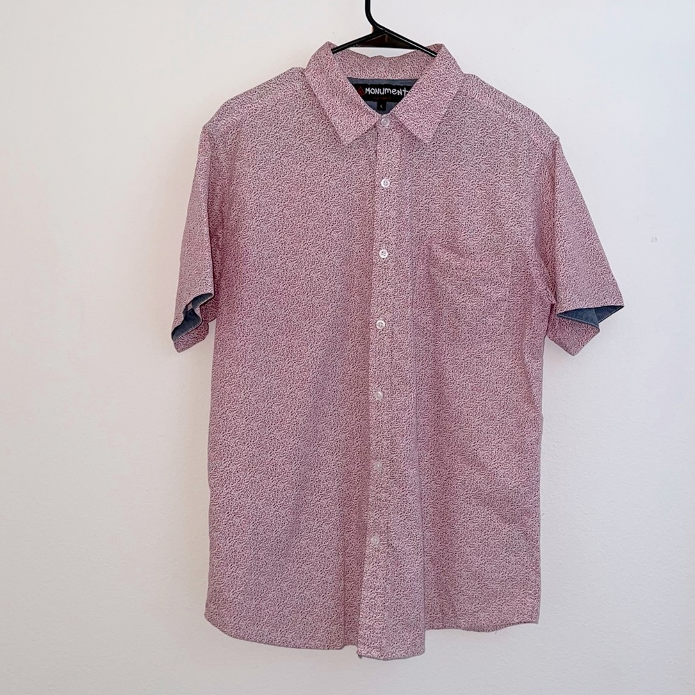 Men’s like new Monument Button up Shirt Sleeve Collard Sirt